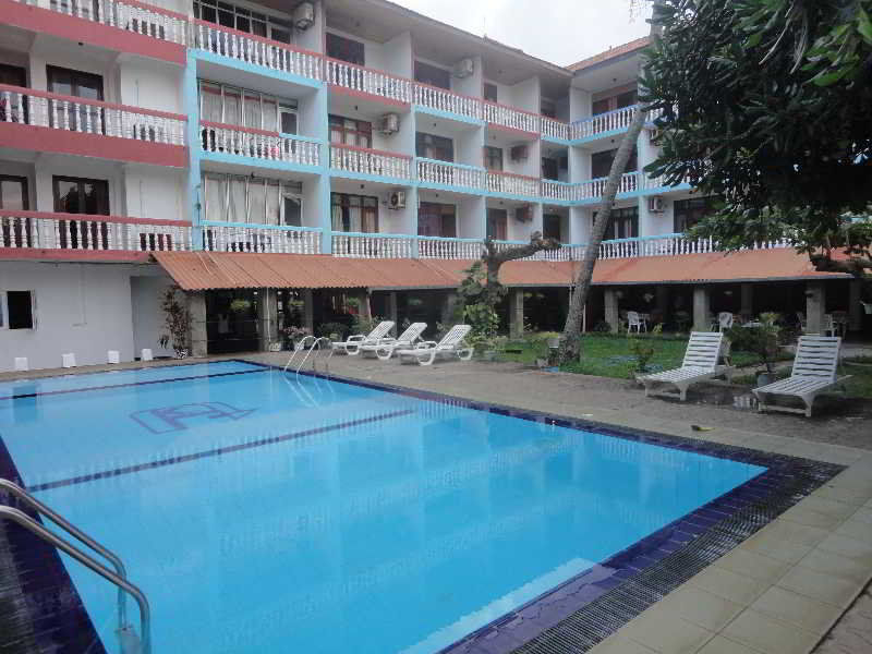 Topaz Beach Hotel Negombo Bagian luar foto